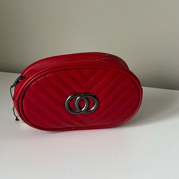 Plus Size DOUBLE RING CHEVRON QUILTED BELT BAG - Picture 2 of 4